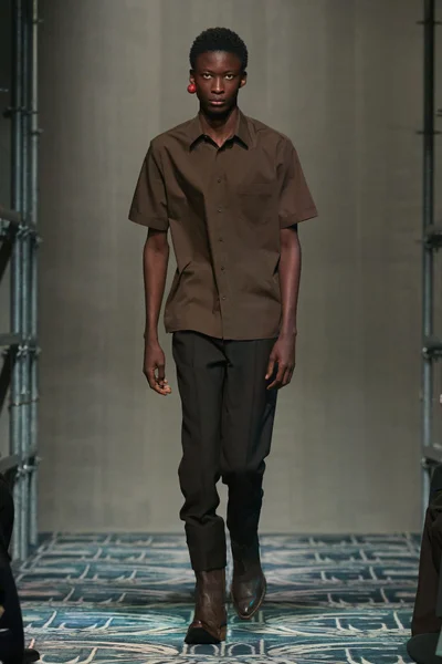 Look 11